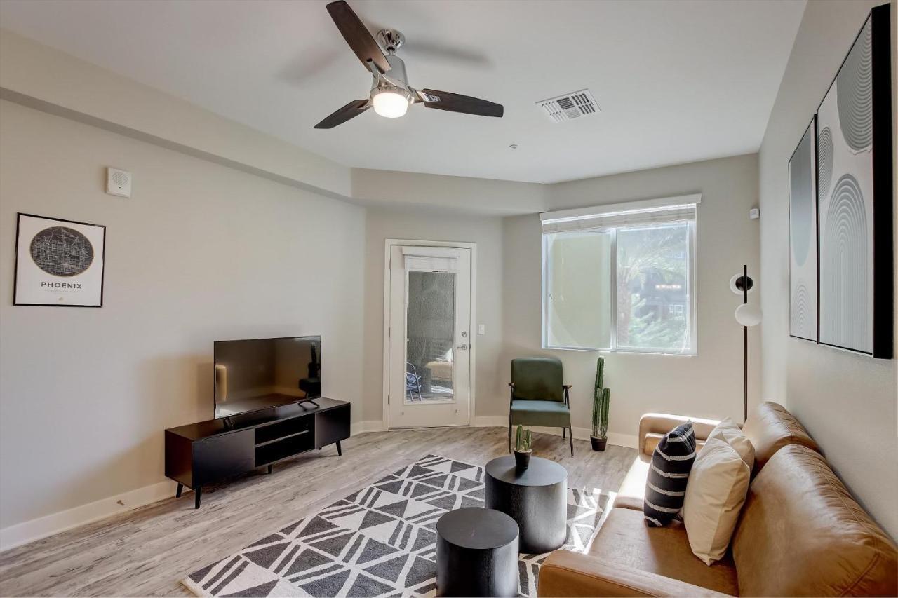 Frontdesk Montreux Apts Northeast Phoenix