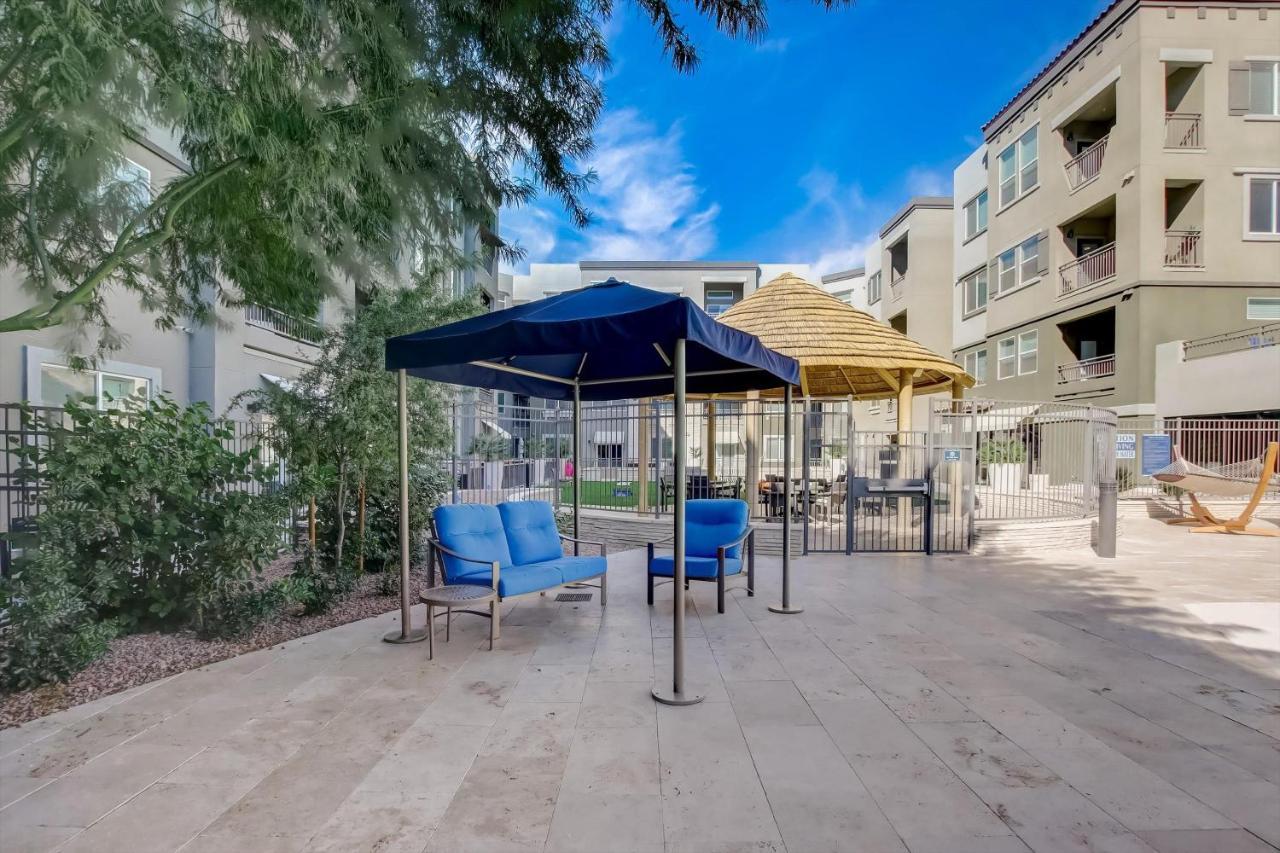Frontdesk Montreux Apts Northeast Phoenix