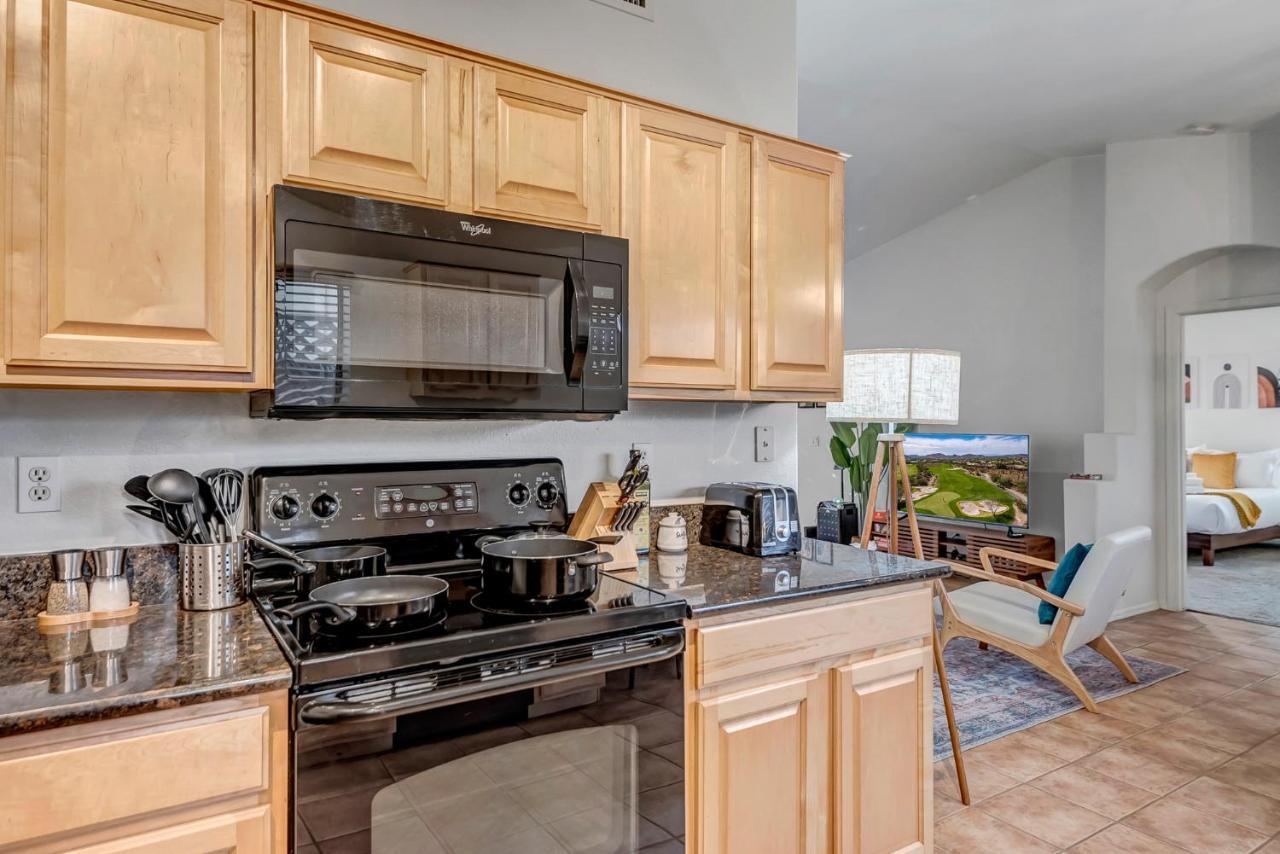 Chic Poolside Oasis - Karaoke - Bbq - Games Holiday home Phoenix