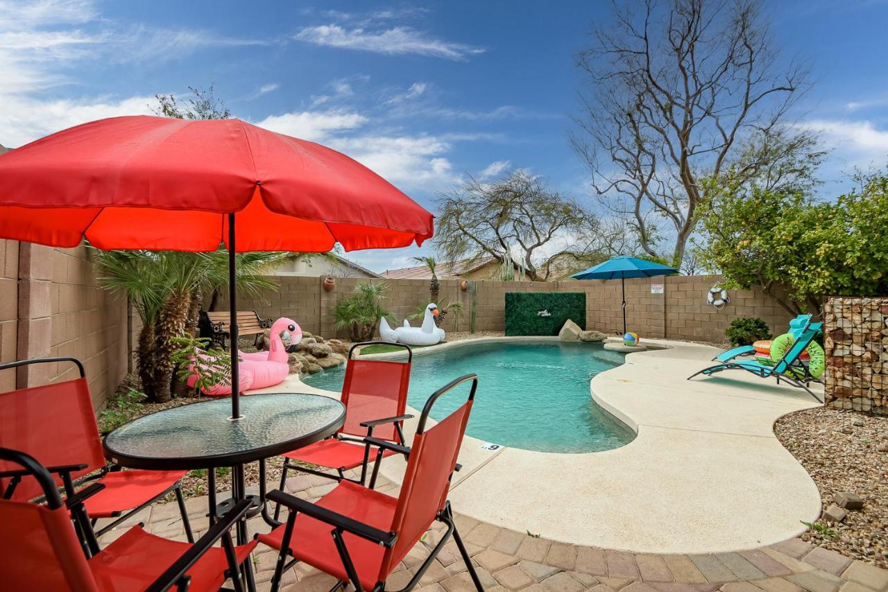 Chic Poolside Oasis - Karaoke - Bbq - Games *