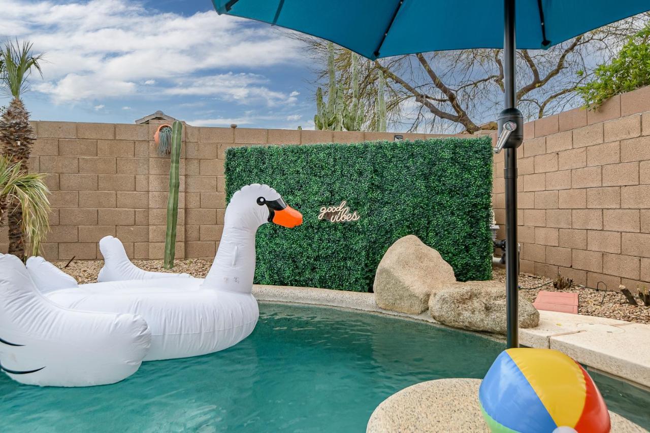 Chic Poolside Oasis - Karaoke - Bbq - Games * Phoenix