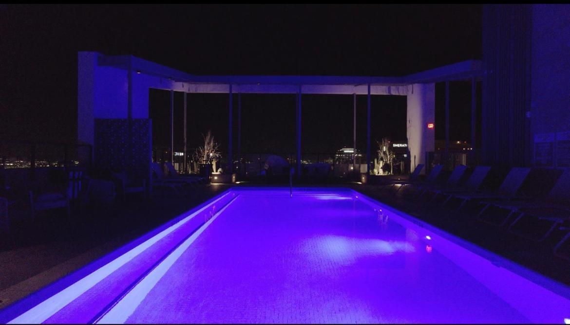 Couples Getaway Highrise Dwntown Phx Skyline Views Apartment