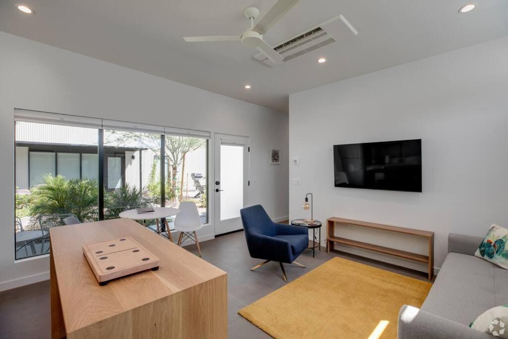 Eco-friendly 1-bedroom - 80 Walkscore! Apartamento