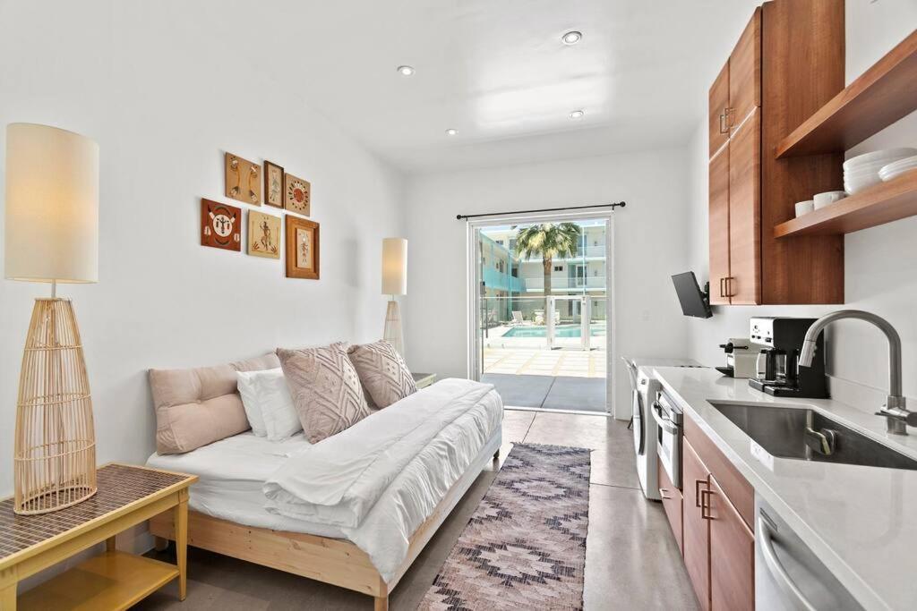 Funky Pool Side In Dtphx Apartamento