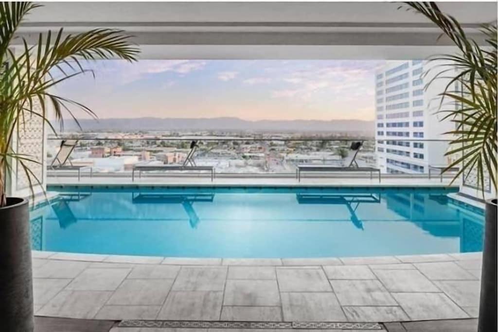 Heart Of Downtown Highrise City Views Phoenix