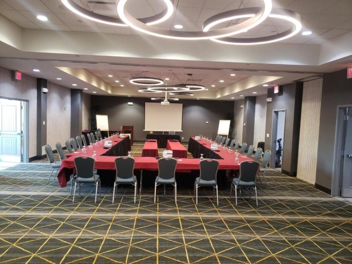 Holiday & Airport By Ihg Hotel