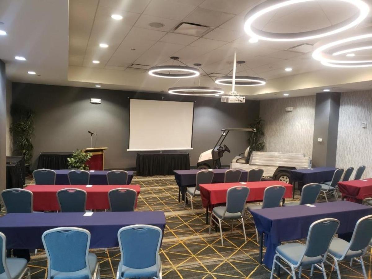 Hotel Holiday & Airport By Ihg 3*
