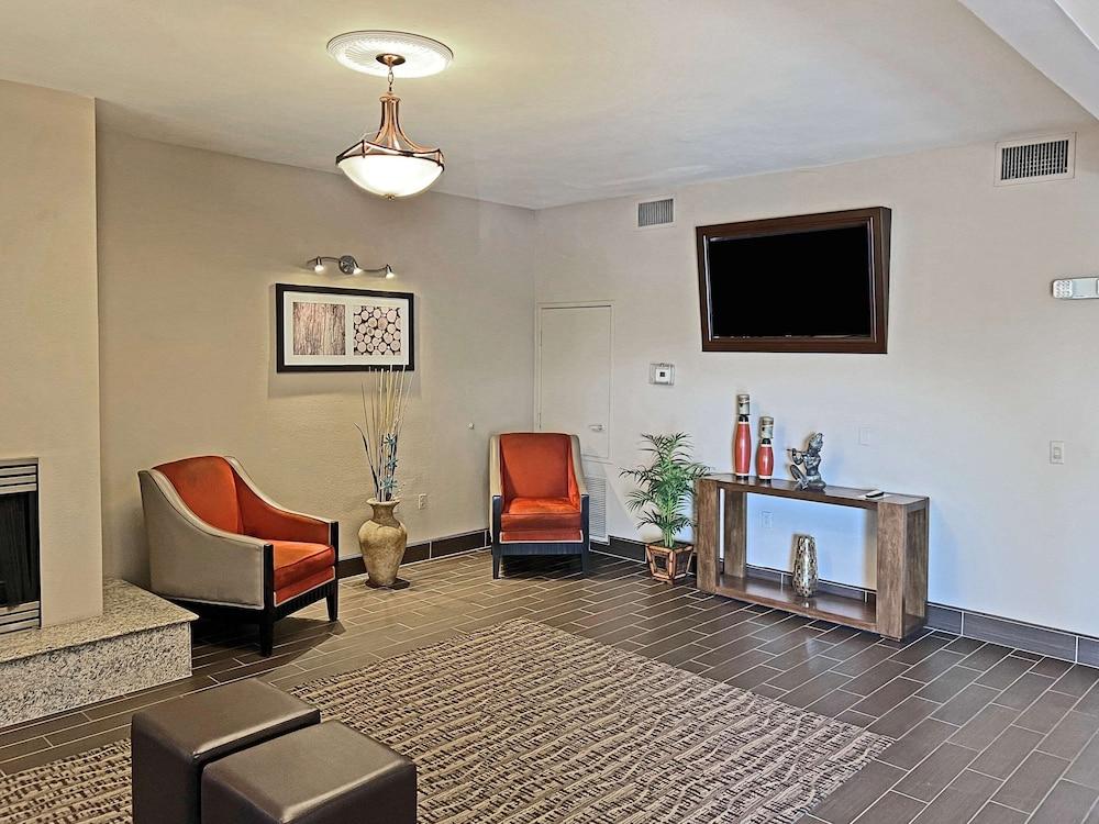 Comfort West At 27th Ave And I-i0