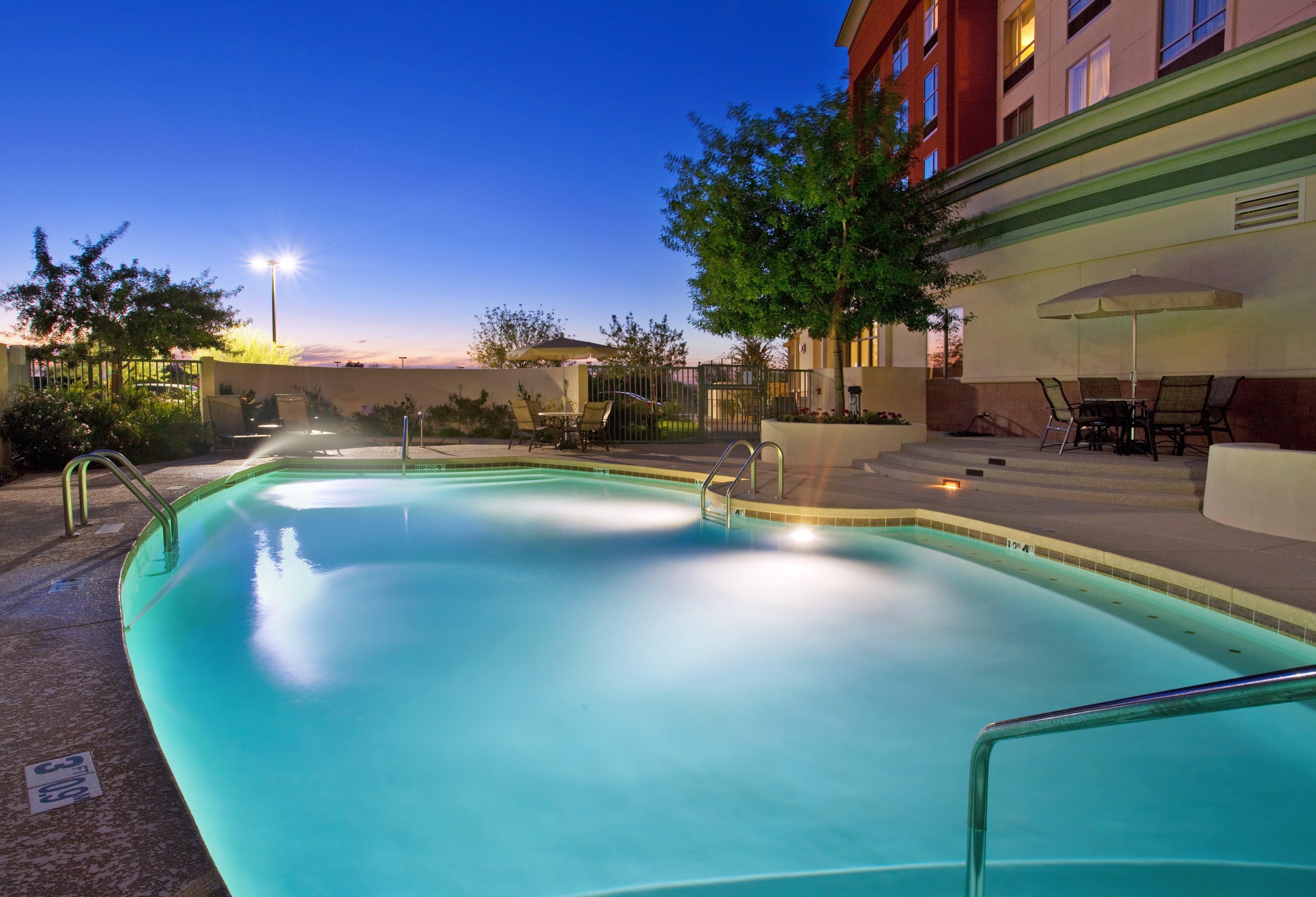 Hotel Holiday & Airport By Ihg 3*