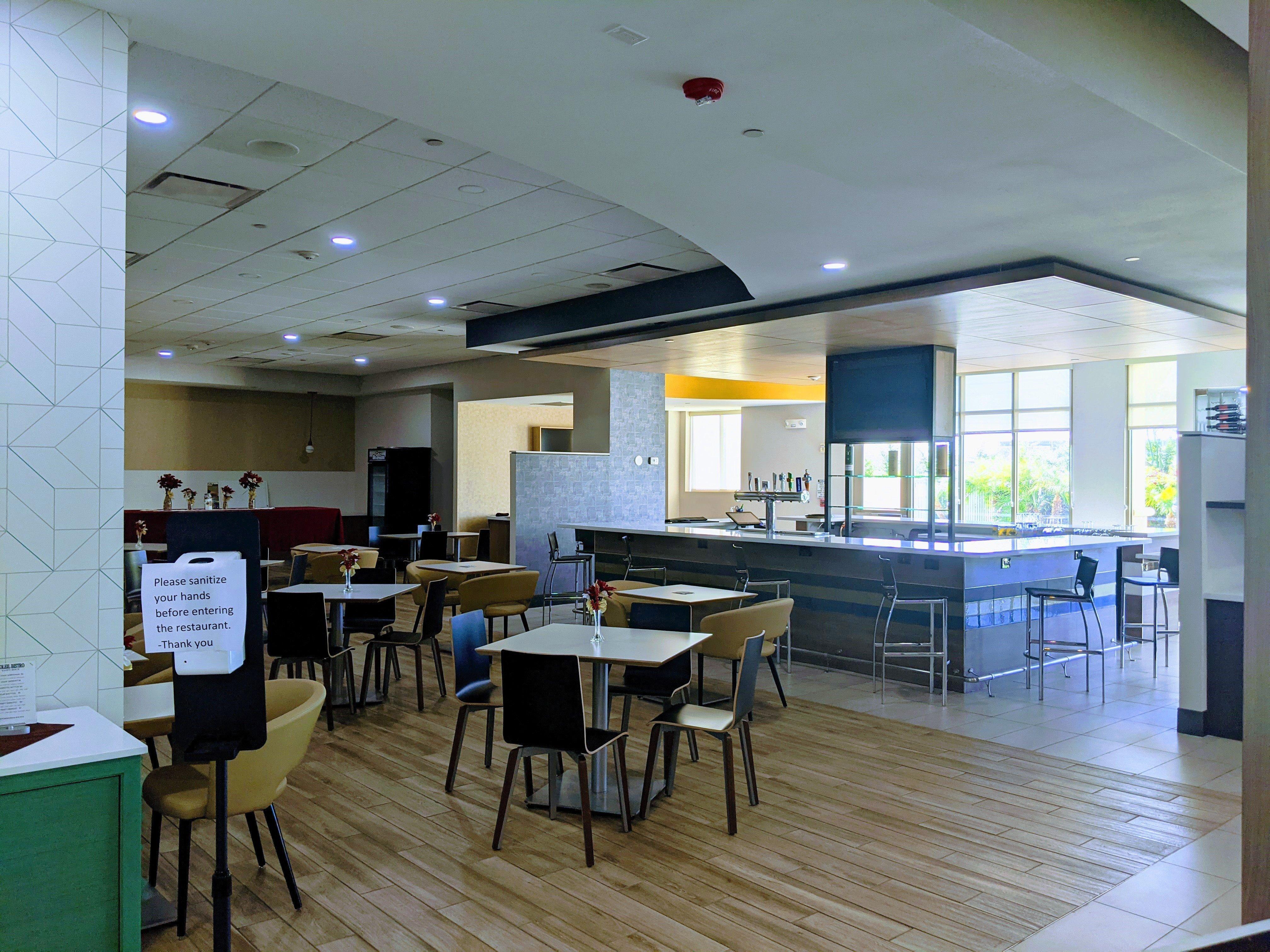 Hotel Holiday & Airport By Ihg 3*