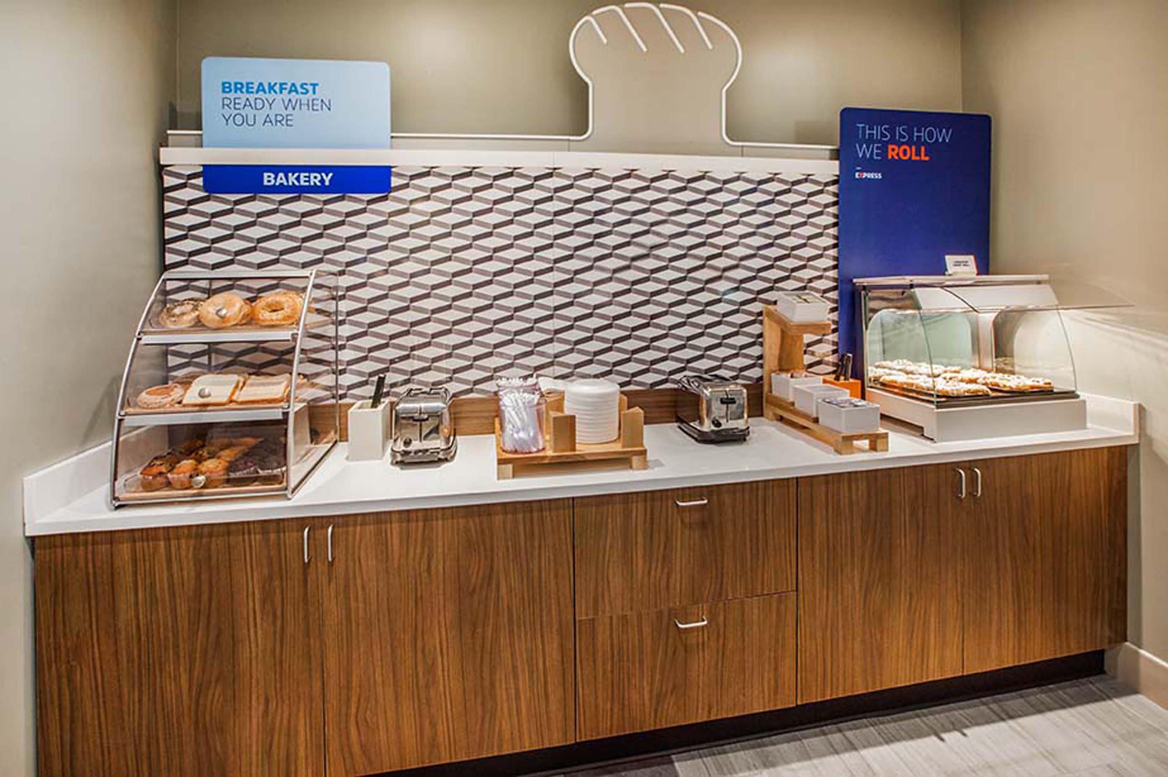 Hotel Express & - North - Happy Valley By Ihg