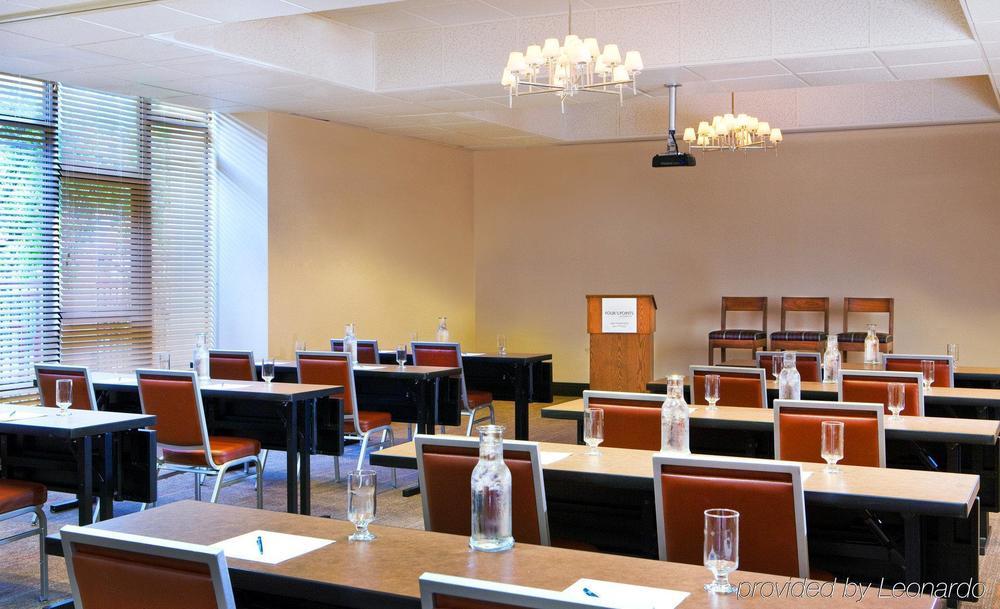 Four Points By Sheraton South Mountain Hotel 4*