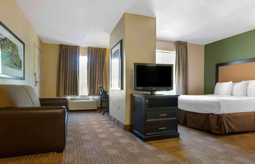 Extended America Select - - Airport - E Oak St