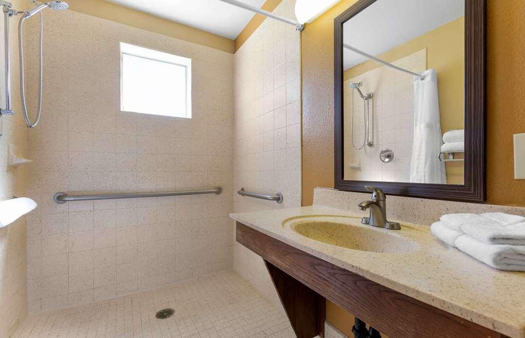 Extended America Select - - Airport - E Oak St Hotel 2*