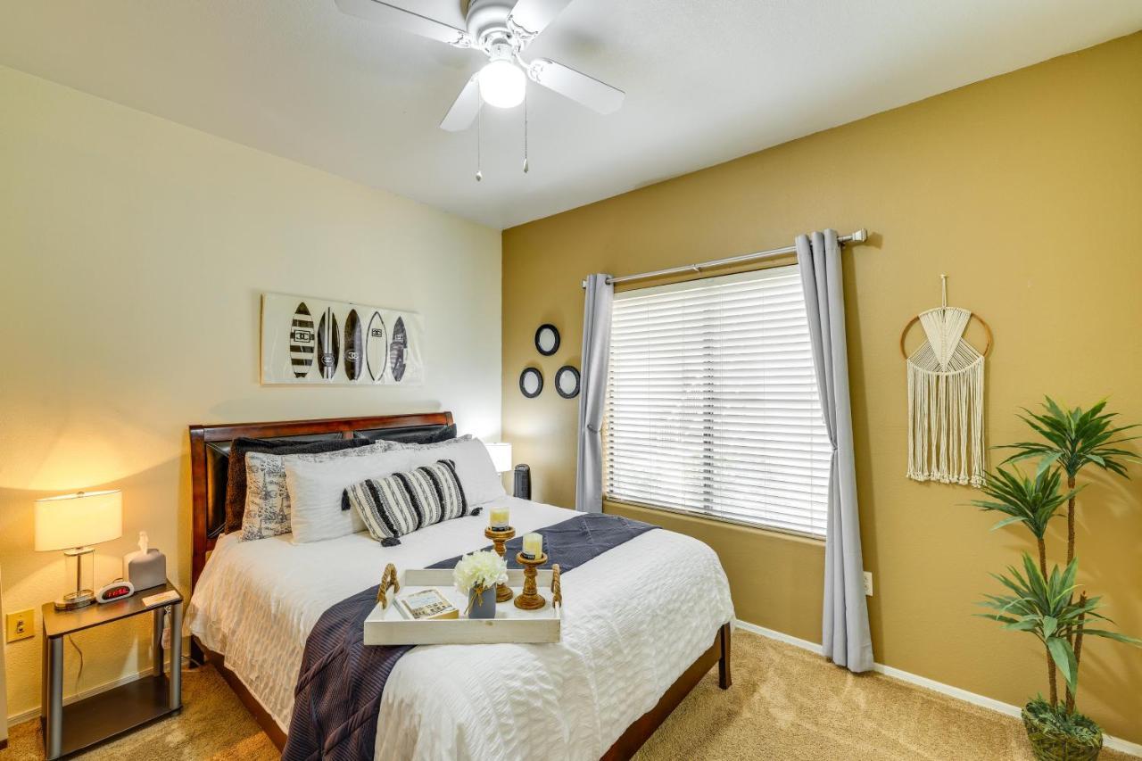 Apartment Ideally Located With Community Pool!