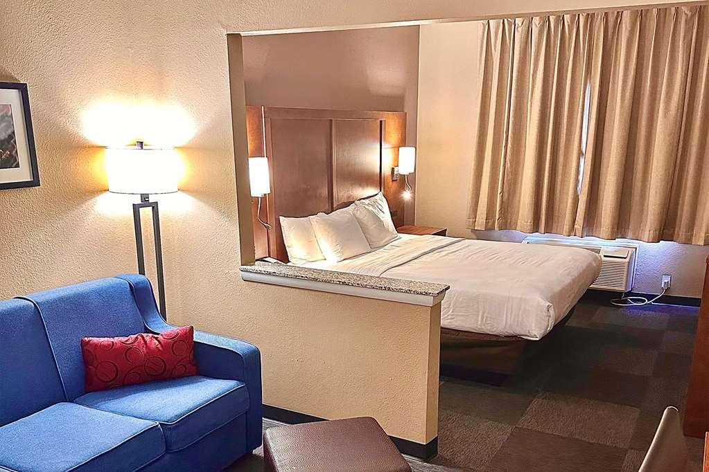 Baymont By Wyndham North Hotel