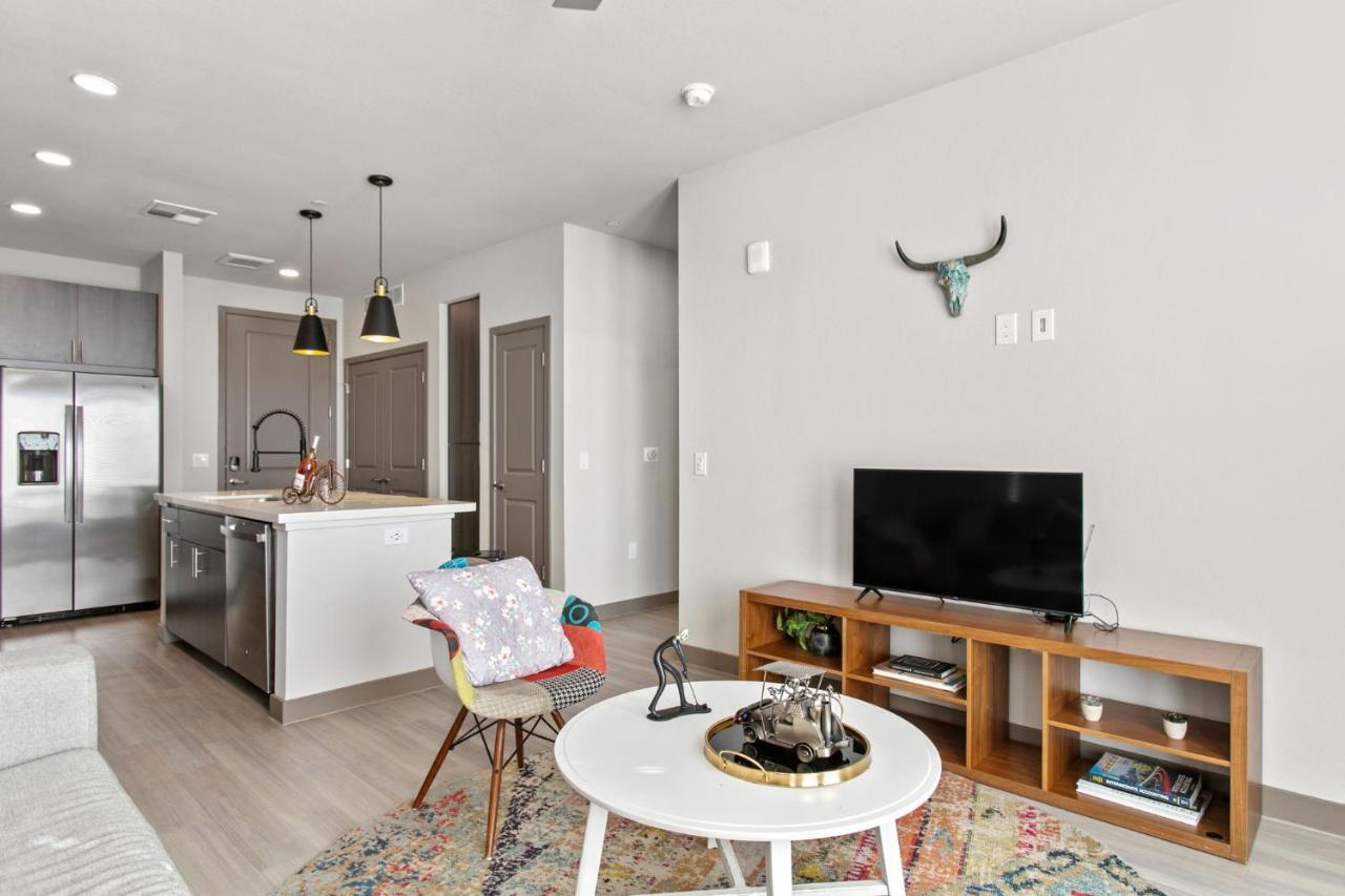 Cozysuites Phx Roro Gym, Pool, Pets, Parking! #3 Apartment