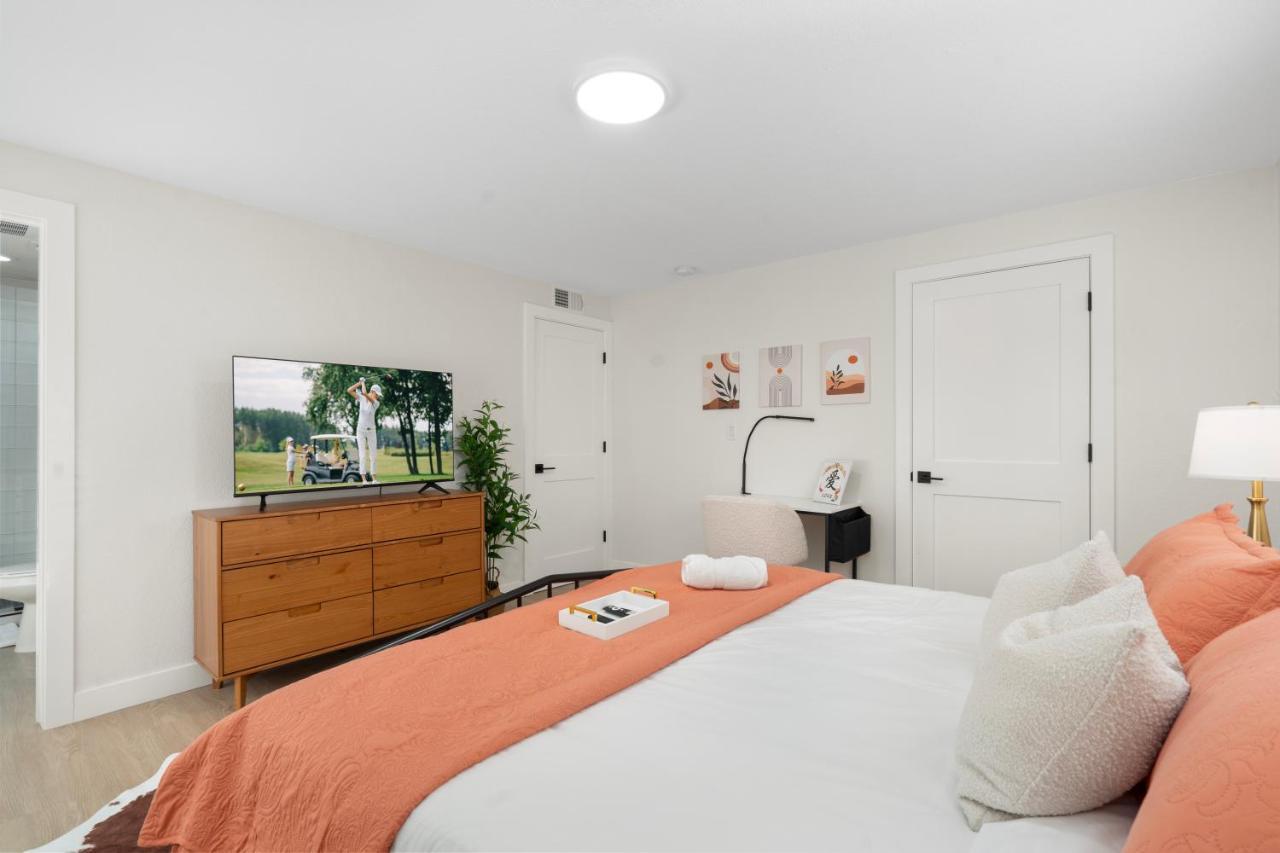 Midtown Bliss With Pool & Sports Use & Laundry & Parking Apartment *