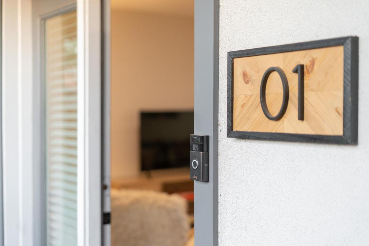 Midtown Bliss With Pool & Sports Use & Laundry & Parking Apartment
