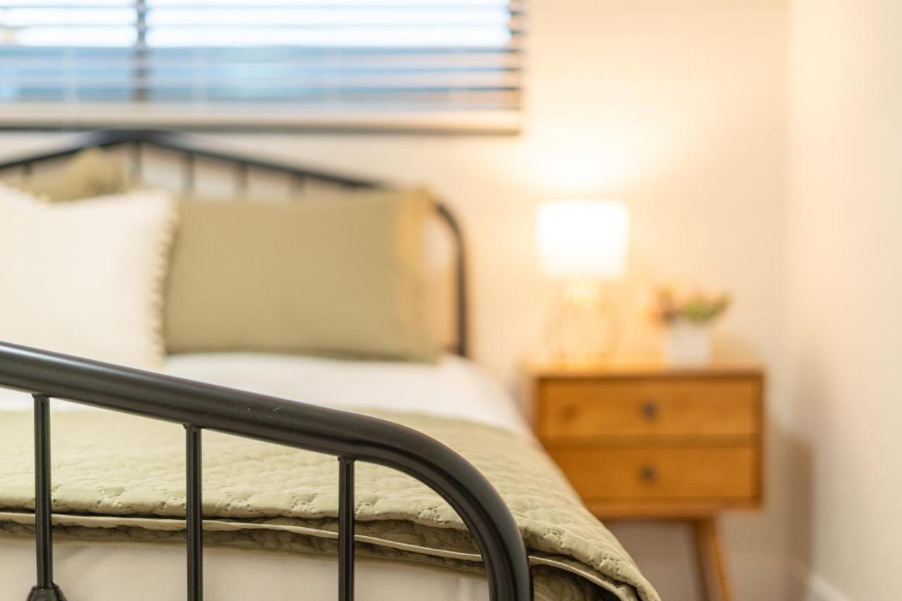 Midtown Bliss With Pool & Sports Use & Laundry & Parking Apartment