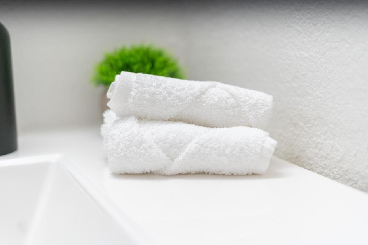 Midtown Bliss With Pool & Sports Use & Laundry & Parking Apartment Phoenix
