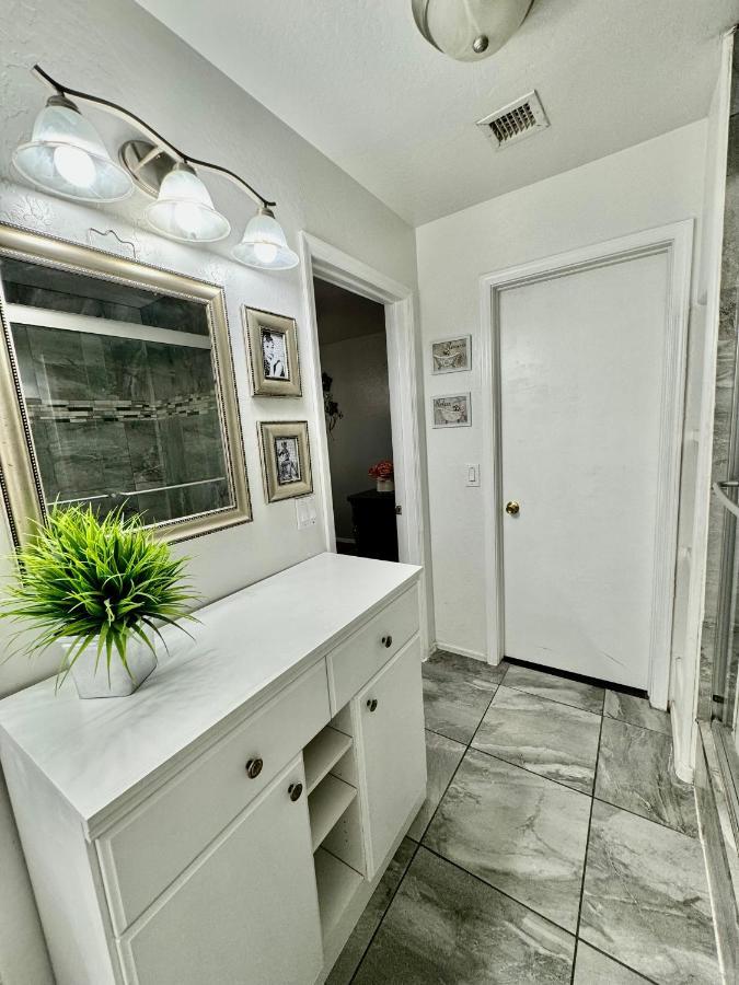 Hospedagem domiciliar West Phx Cozy King With Private Bathroom Inside A House Phoenix