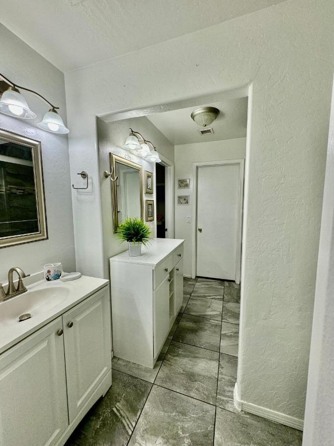 West Phx Cozy King With Private Bathroom Inside A House Hospedagem domiciliar Phoenix