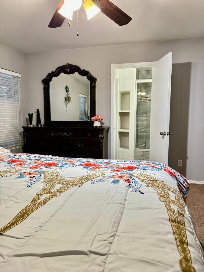 Hospedagem domiciliar West Phx Cozy King With Private Bathroom Inside A House *