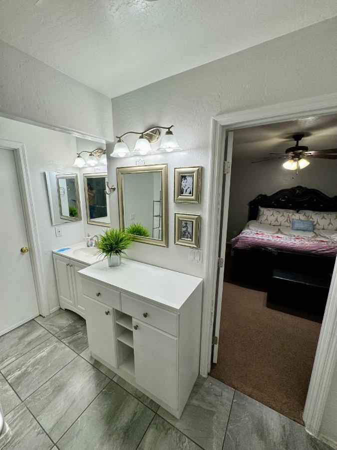 Hospedagem domiciliar West Phx Cozy King With Private Bathroom Inside A House Phoenix
