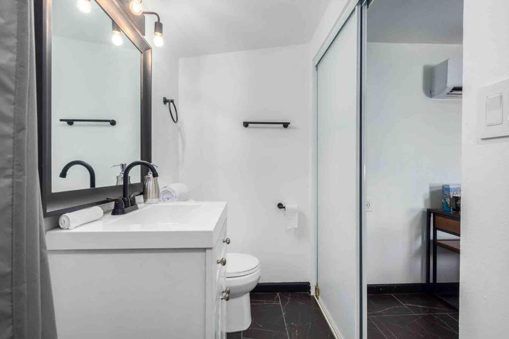 Apartamento Your Tiny Downtown With Backyard Unit D