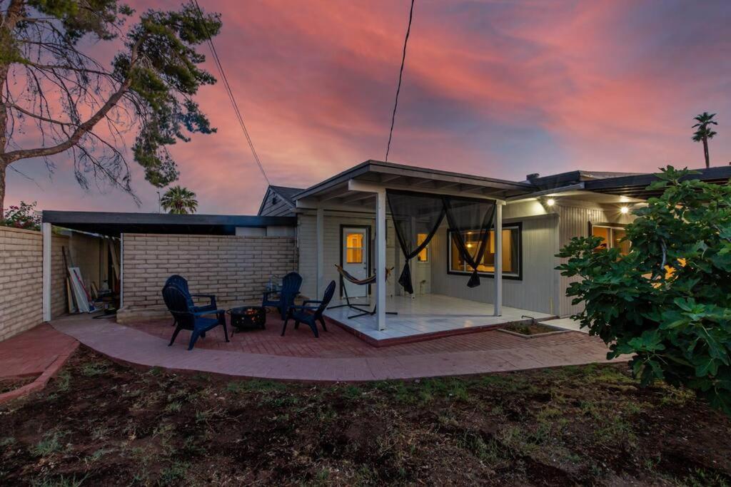New Midtown Modern With Backyard *