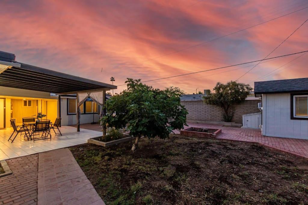 Apartamento New Midtown Modern With Backyard *