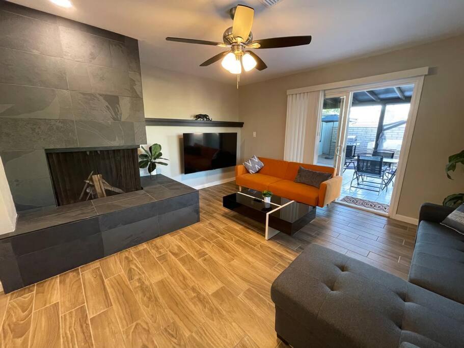 Apartamento New Midtown Modern With Backyard
