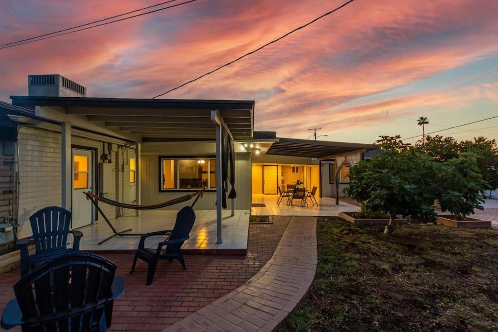 Apartamento New Midtown Modern With Backyard