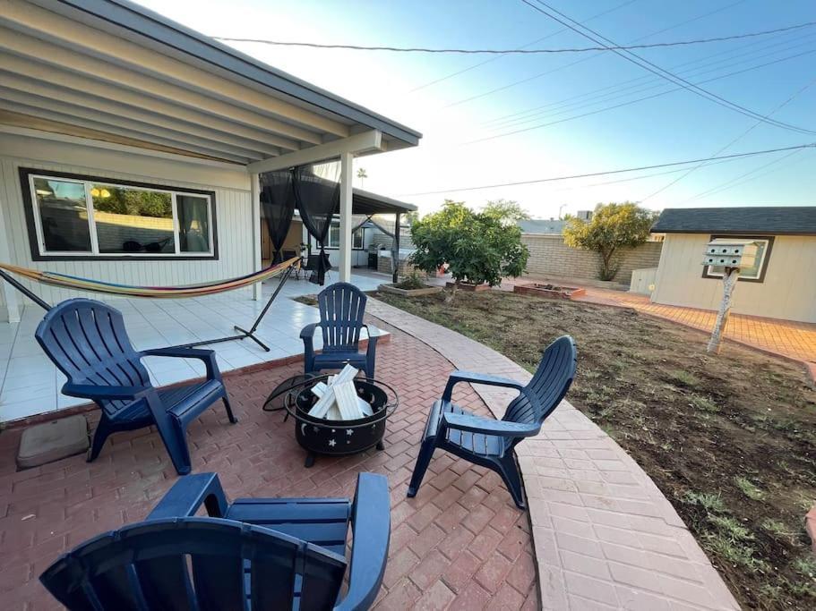 New Midtown Modern With Backyard *