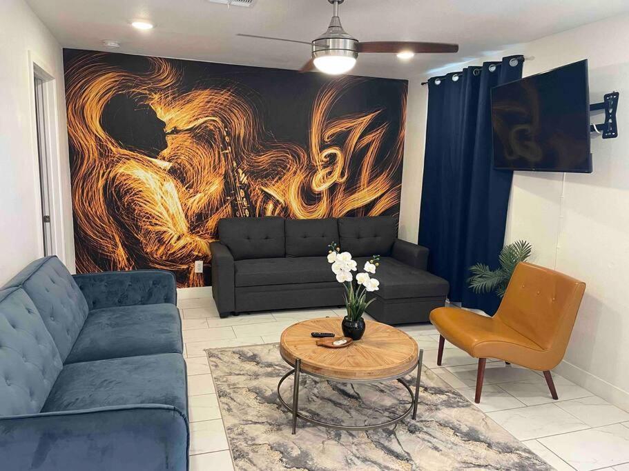 Your Downtown With California King Bed Unit A