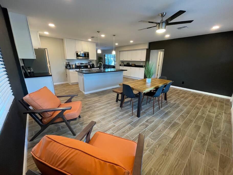 Apartamento New Midtown Modern With Backyard *