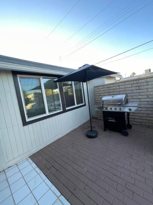 New Midtown Modern With Backyard *