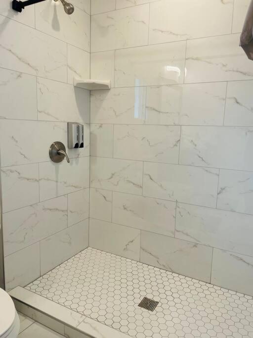 Apartamento Your Downtown With California King Bed Unit A