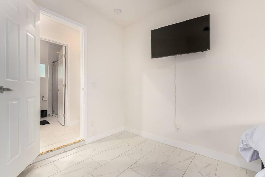 Apartamento Your Downtown With California King Bed Unit A
