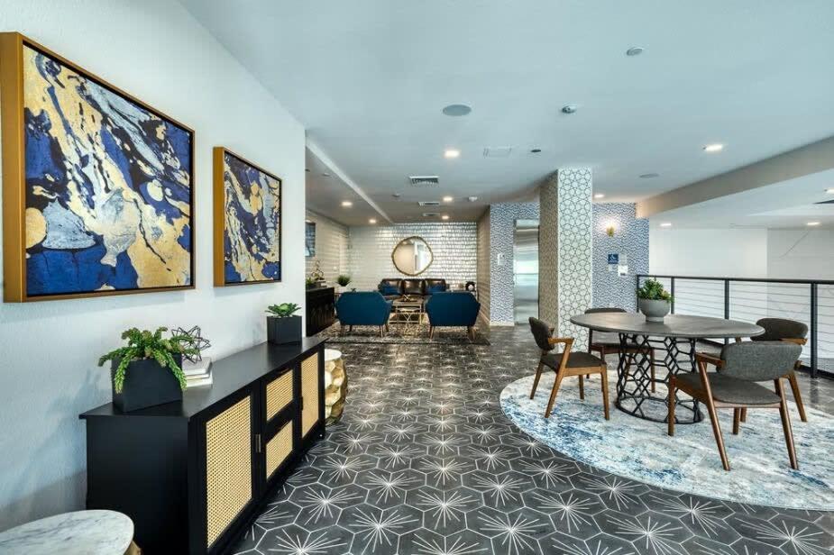 Cozysuites Phx Roro Gym, Pool, Pets, Parking! #10 Phoenix