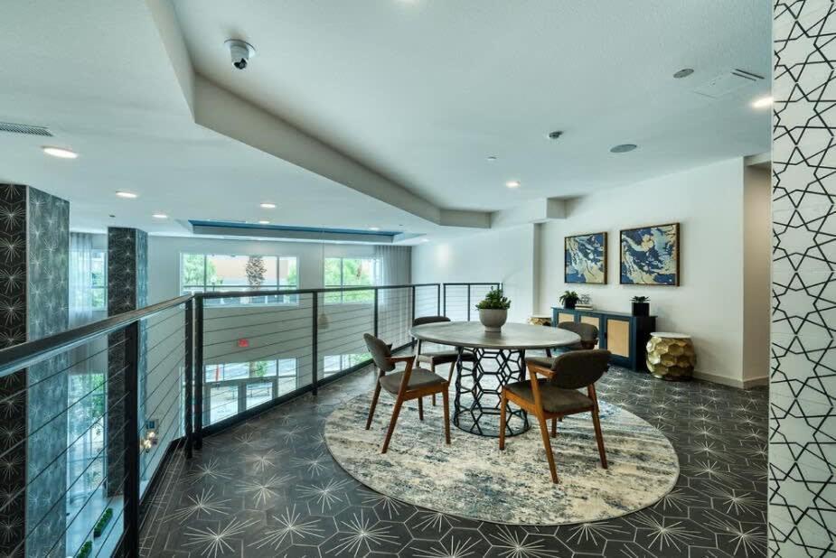 Cozysuites Phx Roro Gym, Pool, Pets, Parking! #10 * Phoenix
