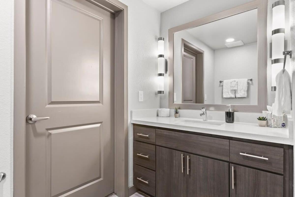 Cozysuites Phx Roro Gym, Pool, Pets, Parking! #10 *