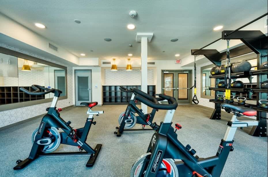 Cozysuites Phx Roro Gym, Pool, Pets, Parking! #10 *