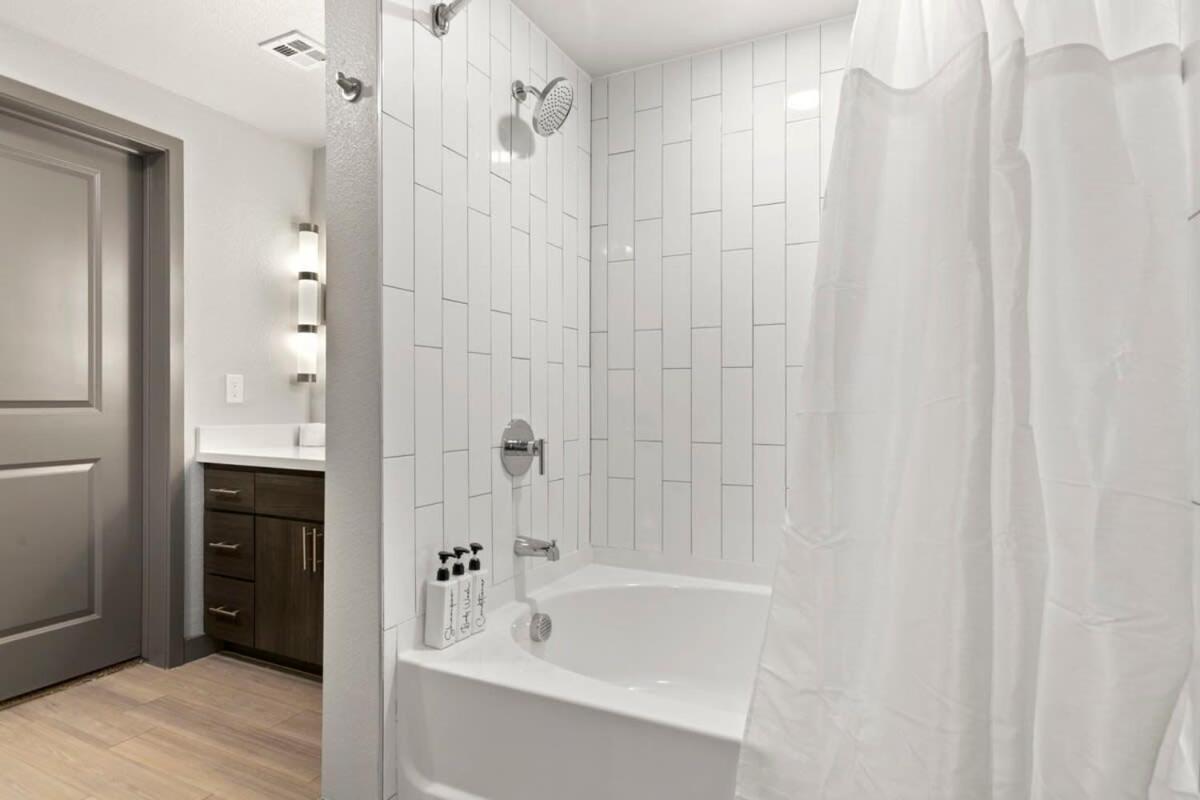Cozysuites Phx Roro Gym, Pool, Pets, Parking! #10 Phoenix