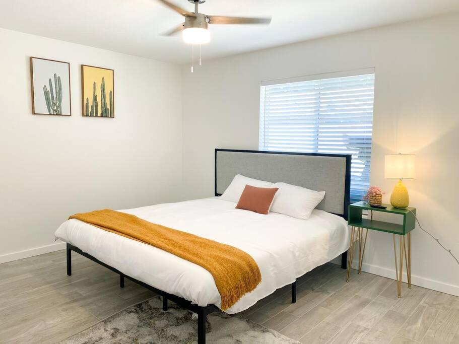 Villa Alluring Townhouse With 2 King Beds, Grill, And Free Parking! Phoenix