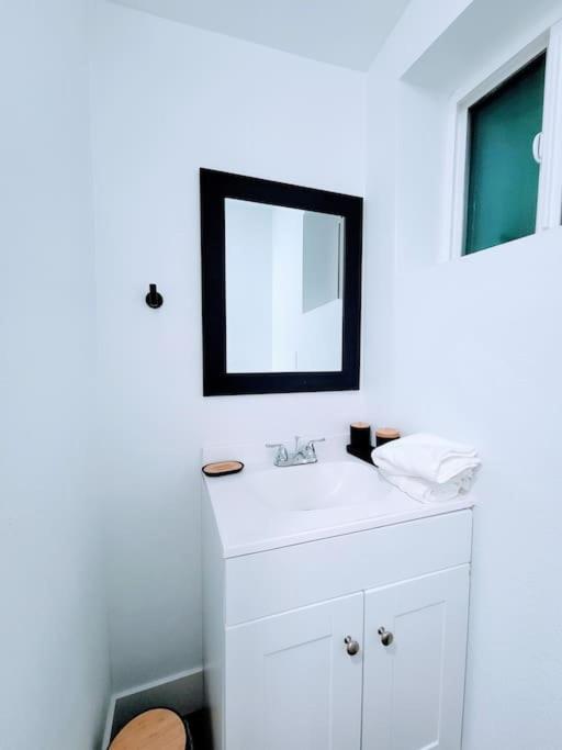 Casa de férias Retreat - With King Bed - 10 Min From Airp - Unit C Phoenix