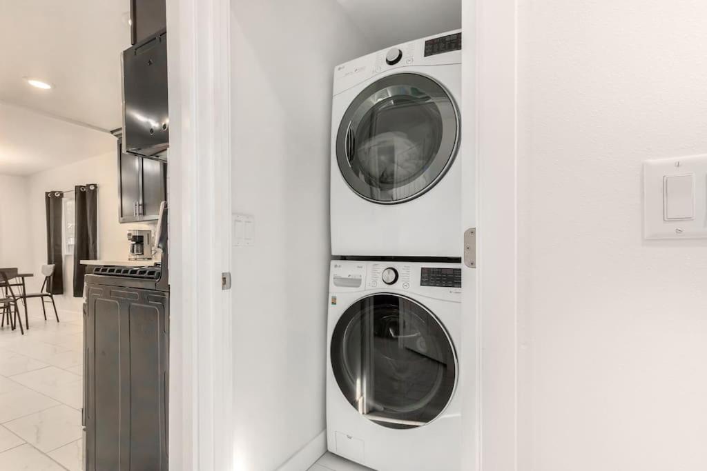 Your Downtown With California King Bed Unit A