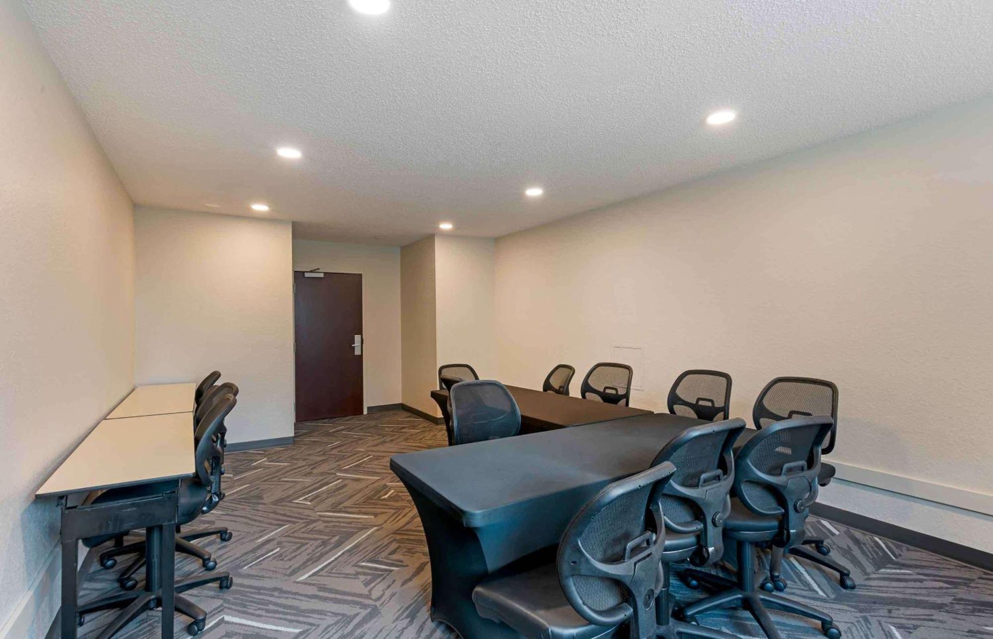 Extended America Select - - Airport - E Oak St Phoenix