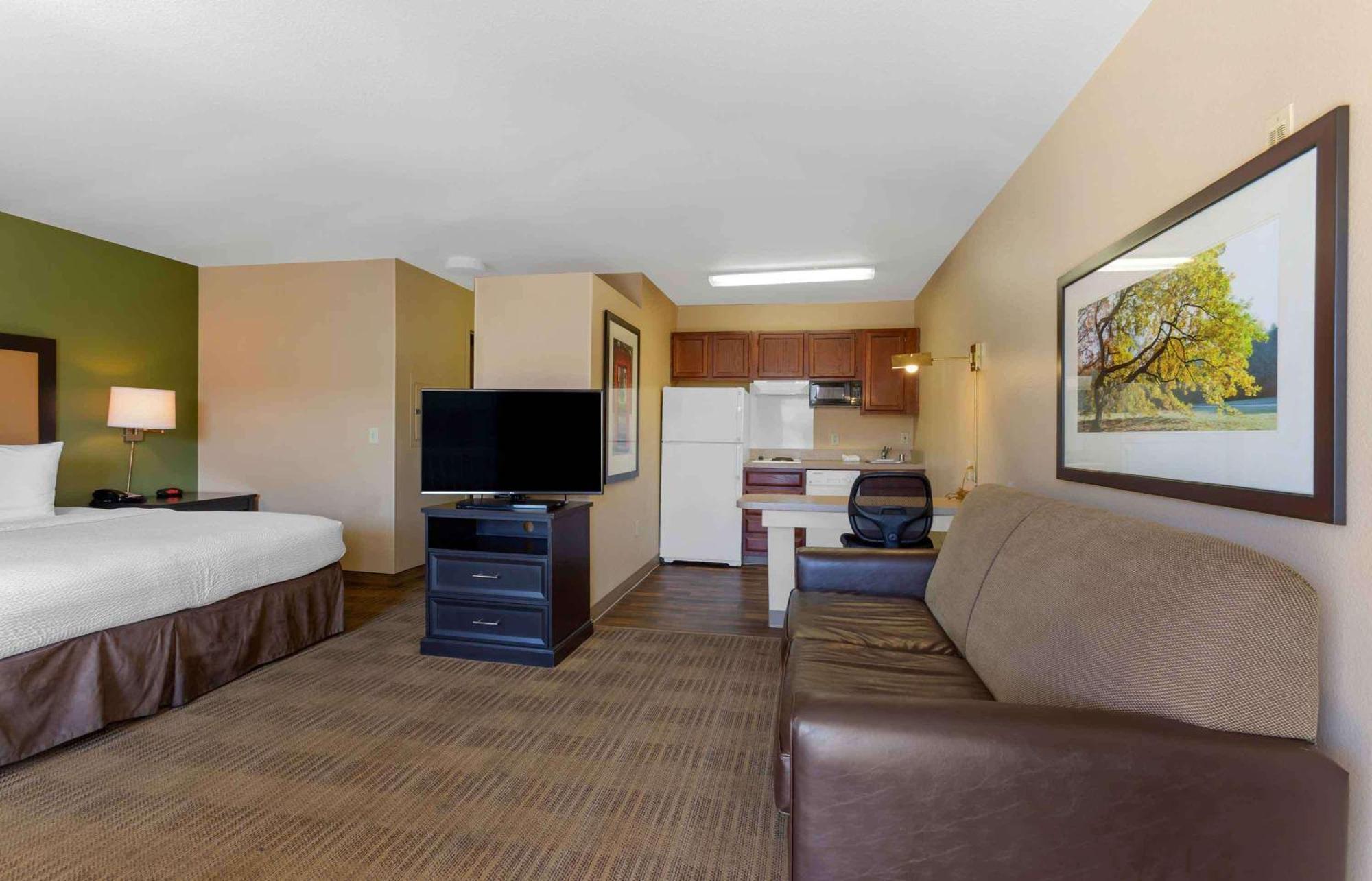 Extended America Select - - Airport - E Oak St Phoenix